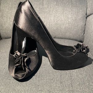 Dressy black pump